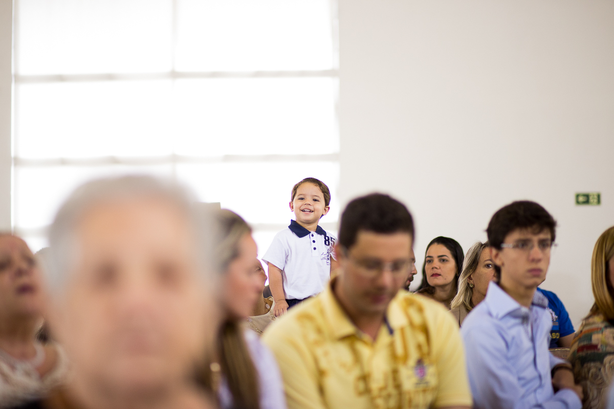 batizado do Benjamin, que ocorreu em vitória es, na paróquia são francisco de assis, na pracinha de jardim da penha, igreja católica, domingo de manhã, fotos de batizado