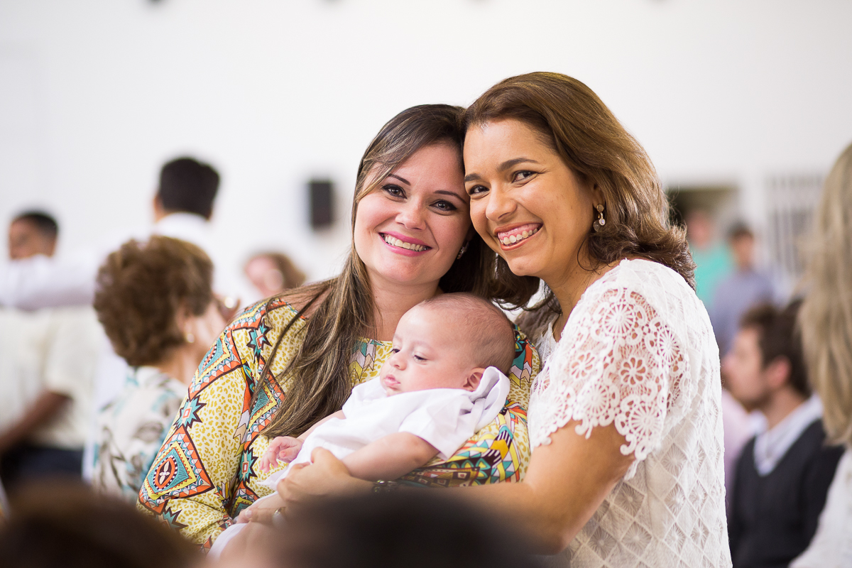 batizado do Benjamin, que ocorreu em vitória es, na paróquia são francisco de assis, na pracinha de jardim da penha, igreja católica, domingo de manhã, fotos de batizado