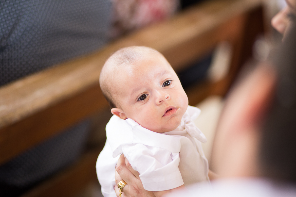 batizado do Benjamin, que ocorreu em vitória es, na paróquia são francisco de assis, na pracinha de jardim da penha, igreja católica, domingo de manhã, fotos de batizado