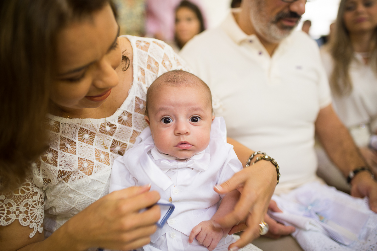 batizado do Benjamin, que ocorreu em vitória es, na paróquia são francisco de assis, na pracinha de jardim da penha, igreja católica, domingo de manhã, fotos de batizado