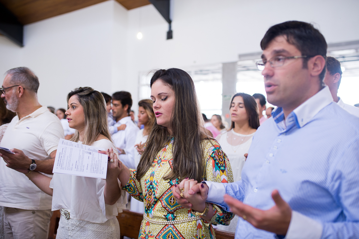 batizado do Benjamin, que ocorreu em vitória es, na paróquia são francisco de assis, na pracinha de jardim da penha, igreja católica, domingo de manhã, fotos de batizado