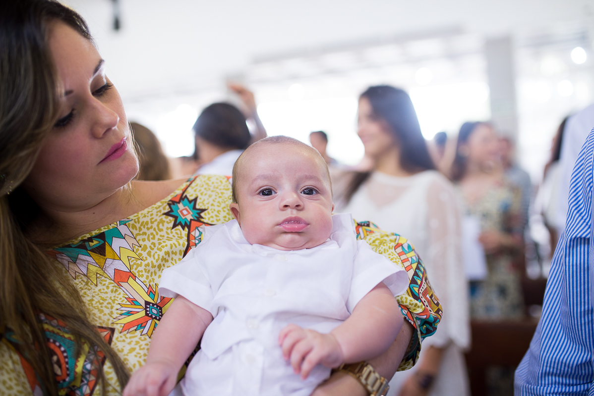 batizado do Benjamin, que ocorreu em vitória es, na paróquia são francisco de assis, na pracinha de jardim da penha, igreja católica, domingo de manhã, fotos de batizado