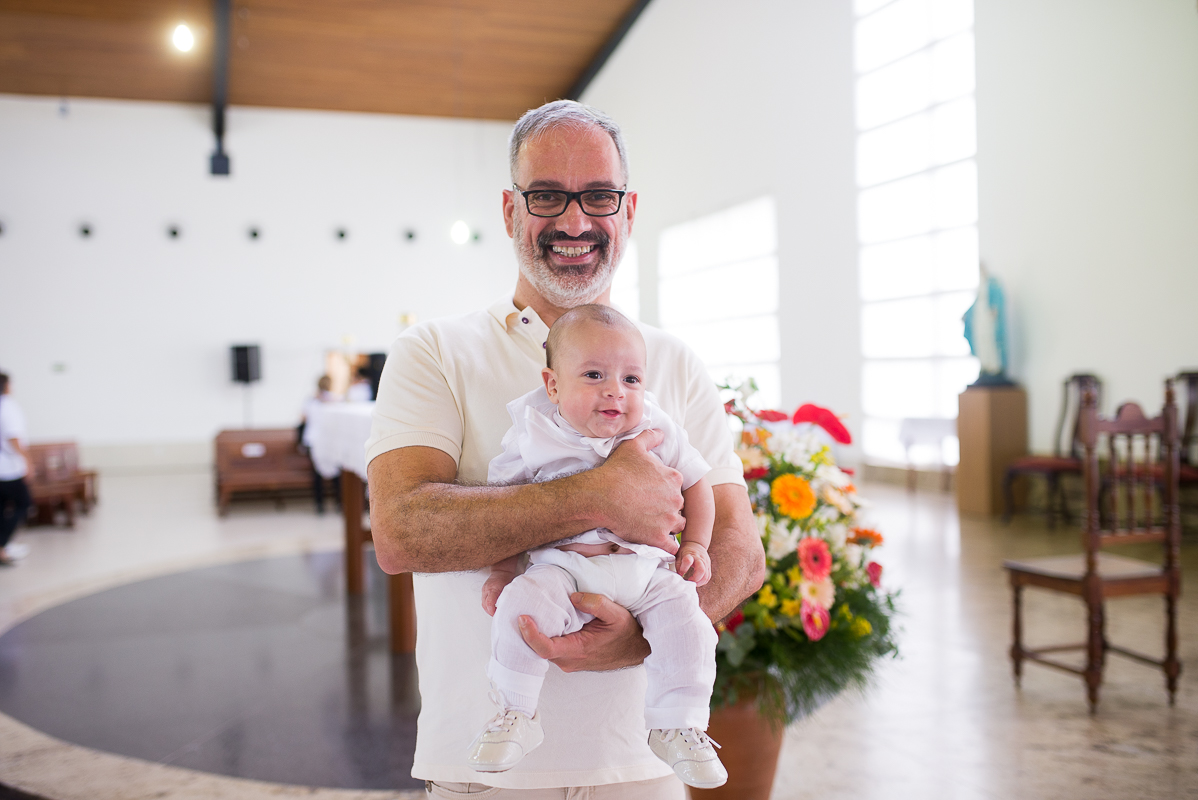 batizado do Benjamin, que ocorreu em vitória es, na paróquia são francisco de assis, na pracinha de jardim da penha, igreja católica, domingo de manhã, fotos de batizado