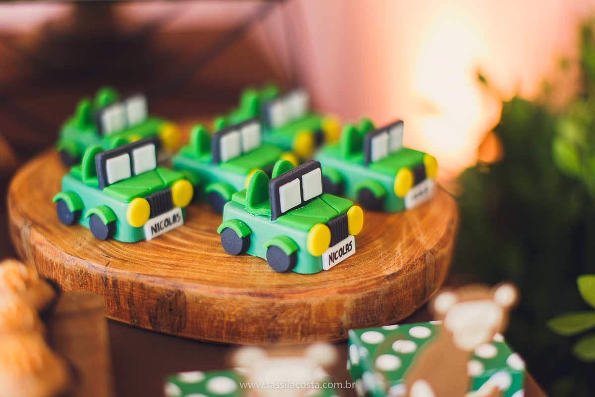 festa infantil de menino, no tema Safari, festa dos sonhos feita em casa, decoração by Loely eventos, mãe e pai de primeira viagem