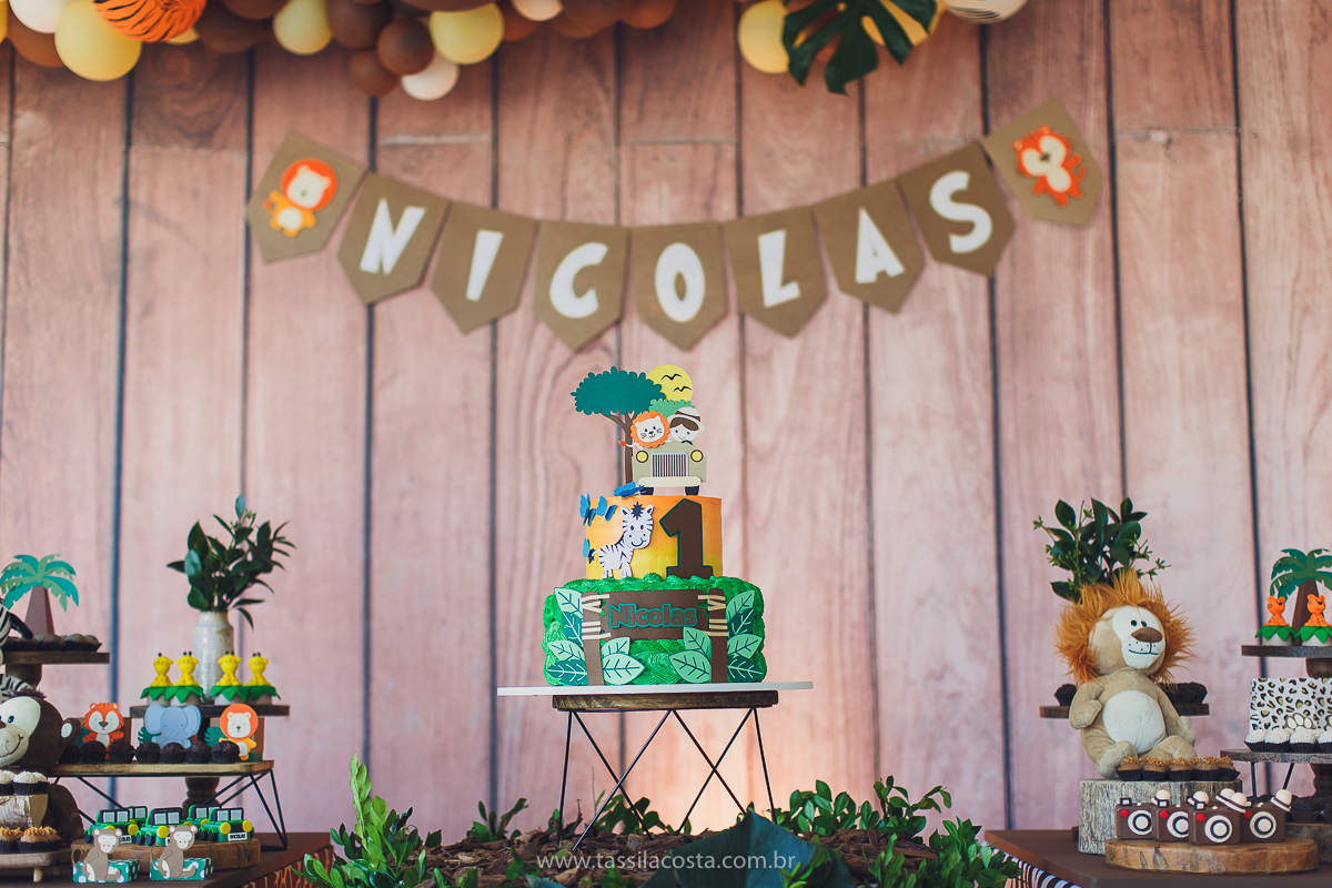 festa infantil de menino, no tema Safari, festa dos sonhos feita em casa, decoração by Loely eventos, mãe e pai de primeira viagem