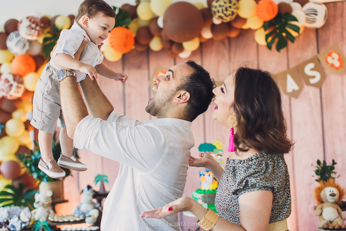 festa infantil de menino, no tema Safari, festa dos sonhos feita em casa, decoração by Loely eventos, mãe e pai de primeira viagem