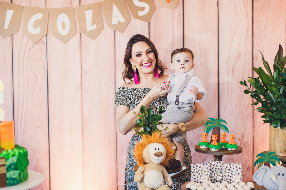 festa infantil de menino, no tema Safari, festa dos sonhos feita em casa, decoração by Loely eventos, mãe e pai de primeira viagem