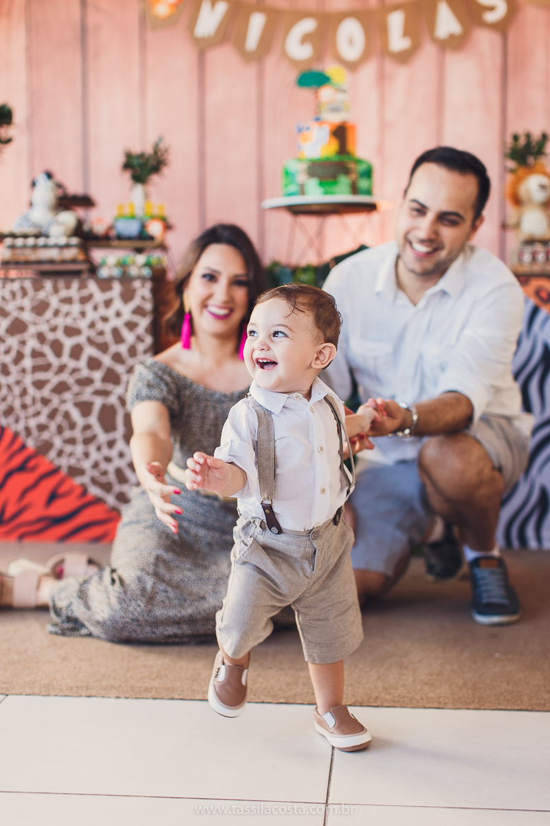 festa infantil de menino, no tema Safari, festa dos sonhos feita em casa, decoração by Loely eventos, mãe e pai de primeira viagem