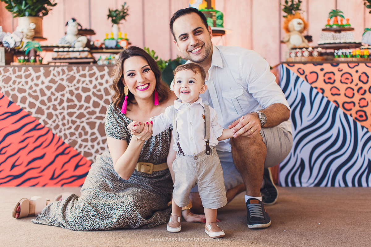 festa infantil de menino, no tema Safari, festa dos sonhos feita em casa, decoração by Loely eventos, mãe e pai de primeira viagem