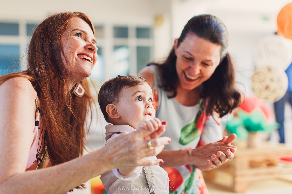 festa infantil de menino, no tema Safari, festa dos sonhos feita em casa, decoração by Loely eventos, mãe e pai de primeira viagem, menino sorridente, bebê lindo, look lindo para aniversário de 1 ano