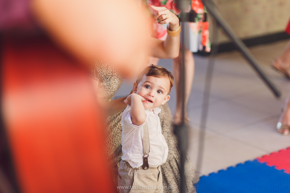 festa infantil de menino, no tema Safari, festa dos sonhos feita em casa, decoração by Loely eventos, mãe e pai de primeira viagem, menino sorridente, bebê lindo, look lindo para aniversário de 1 ano