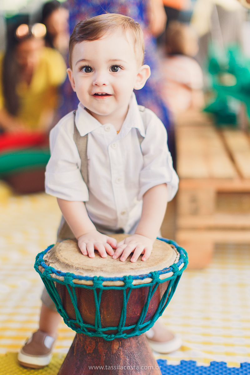 festa infantil de menino, no tema Safari, festa dos sonhos feita em casa, decoração by Loely eventos, mãe e pai de primeira viagem, menino sorridente, bebê lindo, look lindo para aniversário de 1 ano