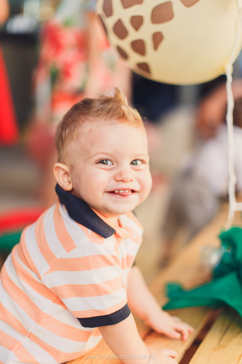 festa infantil de menino, no tema Safari, festa dos sonhos feita em casa, decoração by Loely eventos, mãe e pai de primeira viagem, menino sorridente, bebê lindo, look lindo para aniversário de 1 ano