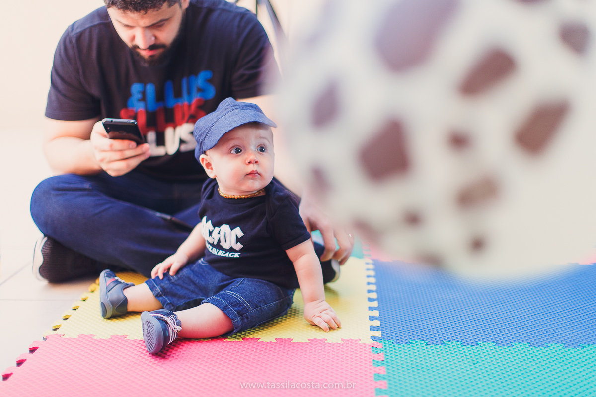 festa infantil de menino, no tema Safari, festa dos sonhos feita em casa, decoração by Loely eventos, mãe e pai de primeira viagem, menino sorridente, bebê lindo, look lindo para aniversário de 1 ano