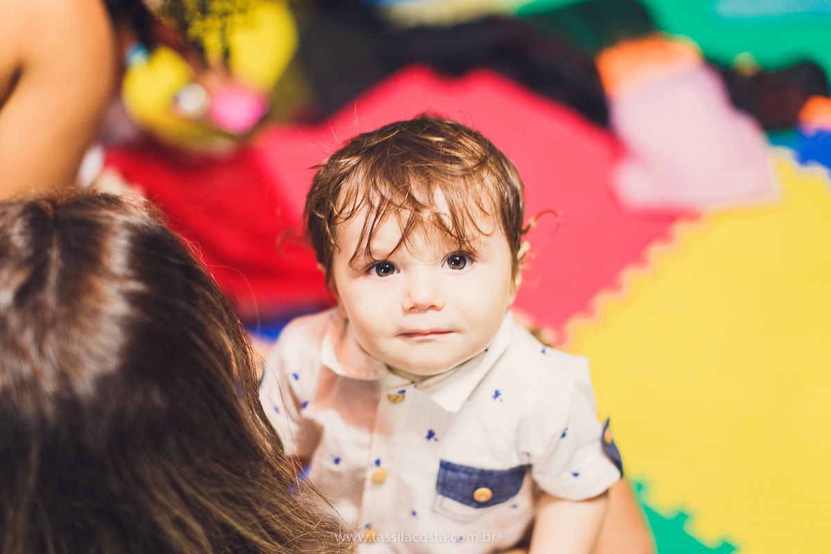 festa infantil de menino, no tema Safari, festa dos sonhos feita em casa, decoração by Loely eventos, mãe e pai de primeira viagem, menino sorridente, bebê lindo, look lindo para aniversário de 1 ano
