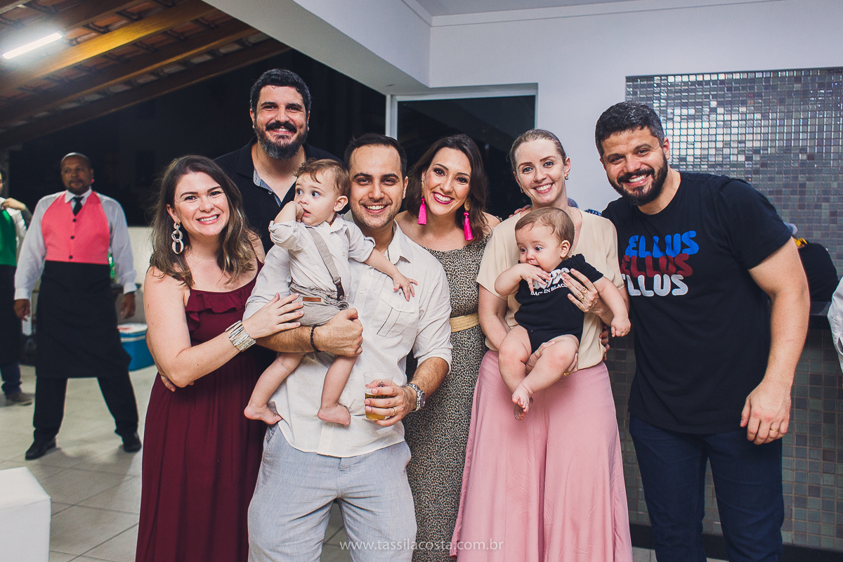 festa infantil de menino, no tema Safari, festa dos sonhos feita em casa, decoração by Loely eventos, mãe e pai de primeira viagem, menino sorridente, bebê lindo, look lindo para aniversário de 1 ano