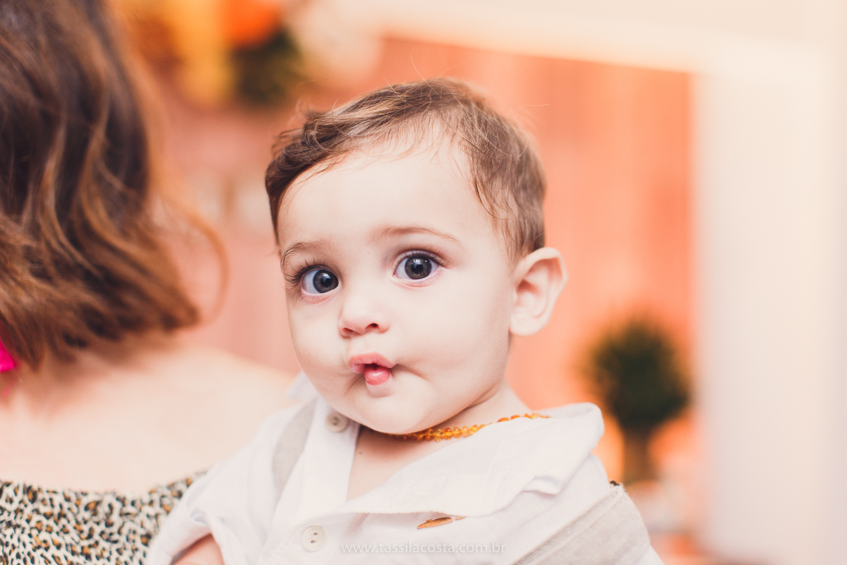 festa infantil de menino, no tema Safari, festa dos sonhos feita em casa, decoração by Loely eventos, mãe e pai de primeira viagem, menino sorridente, bebê lindo, look lindo para aniversário de 1 ano