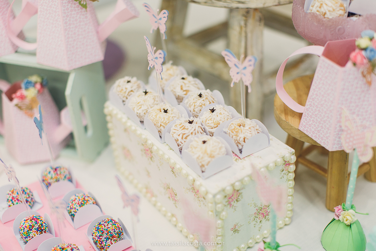 festa infantil linda, feita na casa de festa Zueira, na Praia da Costa, Vila Velha ES. Tássila Costa fotografia, Luísa 1 ano, fotografia de festa infantil na Praia da Costa