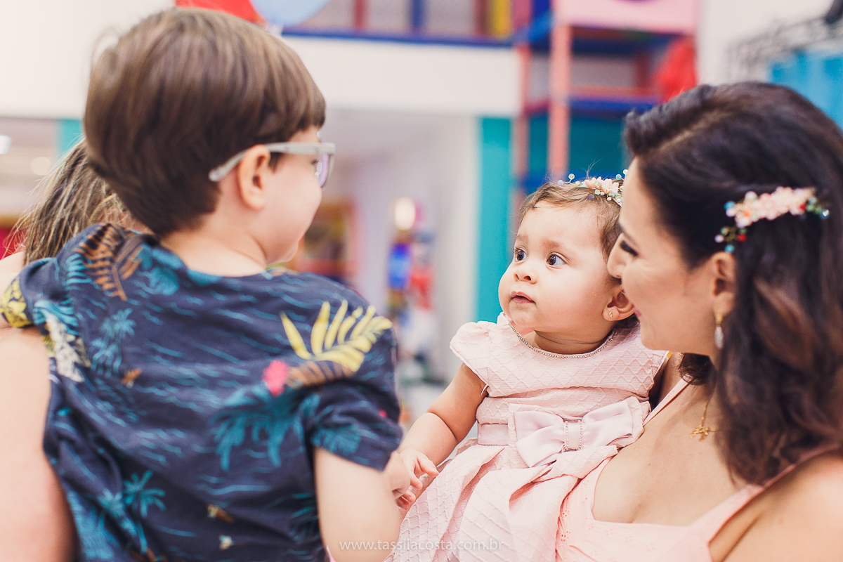 festa infantil linda, feita na casa de festa Zueira, na Praia da Costa, Vila Velha ES. Tássila Costa fotografia, Luísa 1 ano, fotografia de festa infantil na Praia da Costa