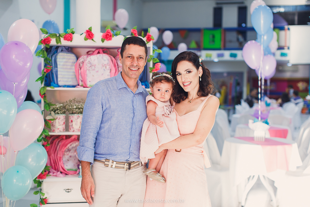 festa infantil linda, feita na casa de festa Zueira, na Praia da Costa, Vila Velha ES. Tássila Costa fotografia, Luísa 1 ano, fotografia de festa infantil na Praia da Costa