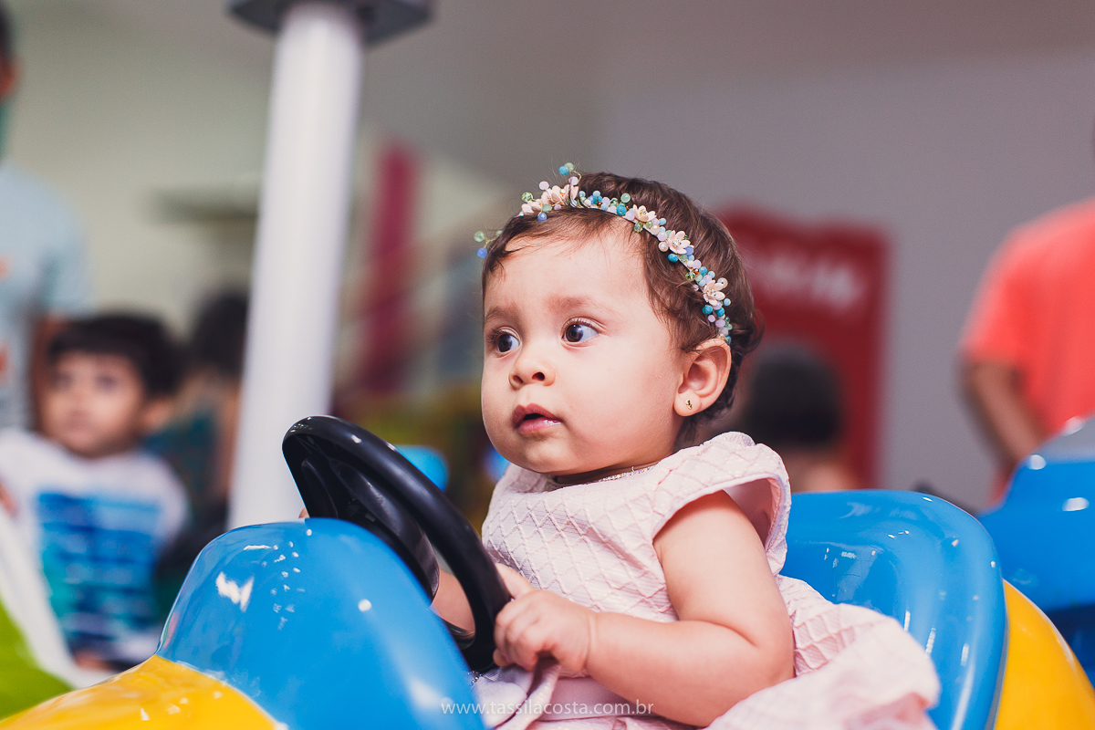 festa infantil linda, feita na casa de festa Zueira, na Praia da Costa, Vila Velha ES. Tássila Costa fotografia, Luísa 1 ano, fotografia de festa infantil na Praia da Costa