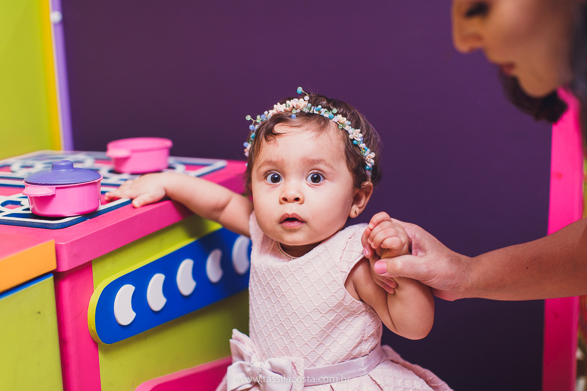 festa infantil linda, feita na casa de festa Zueira, na Praia da Costa, Vila Velha ES. Tássila Costa fotografia, Luísa 1 ano, fotografia de festa infantil na Praia da Costa