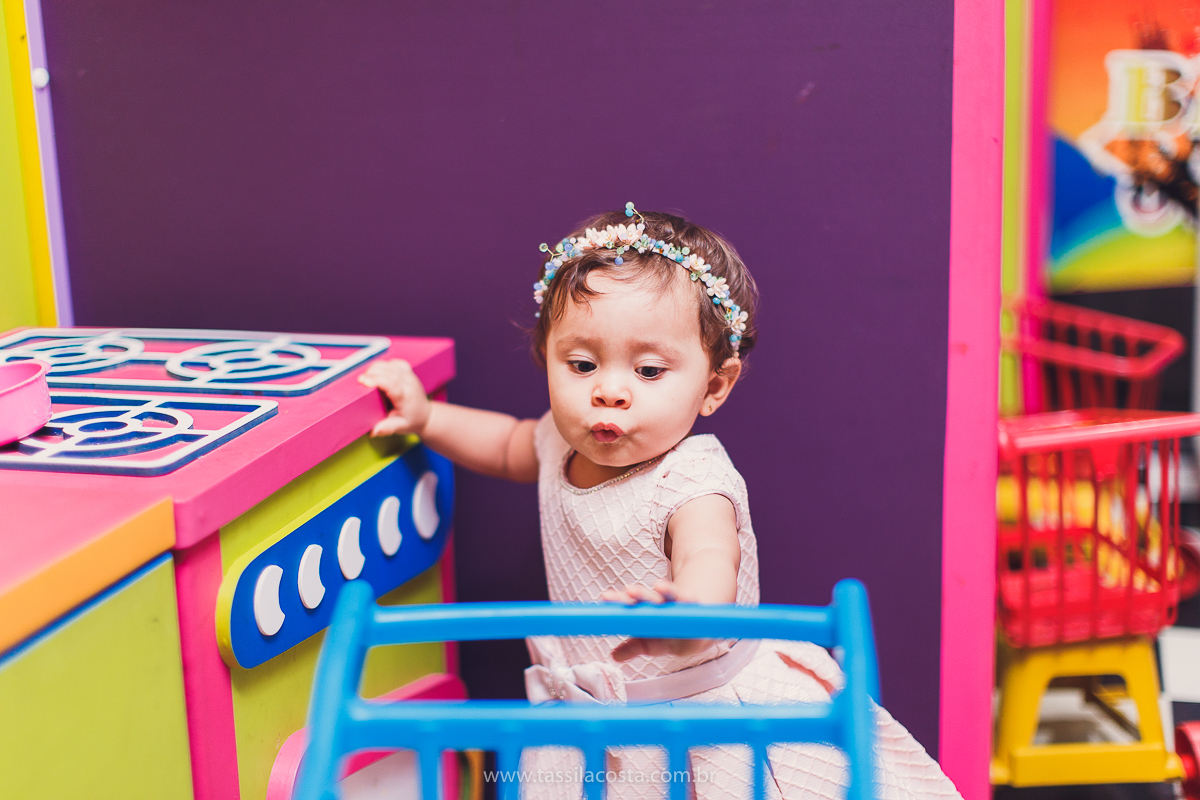festa infantil linda, feita na casa de festa Zueira, na Praia da Costa, Vila Velha ES. Tássila Costa fotografia, Luísa 1 ano, fotografia de festa infantil na Praia da Costa