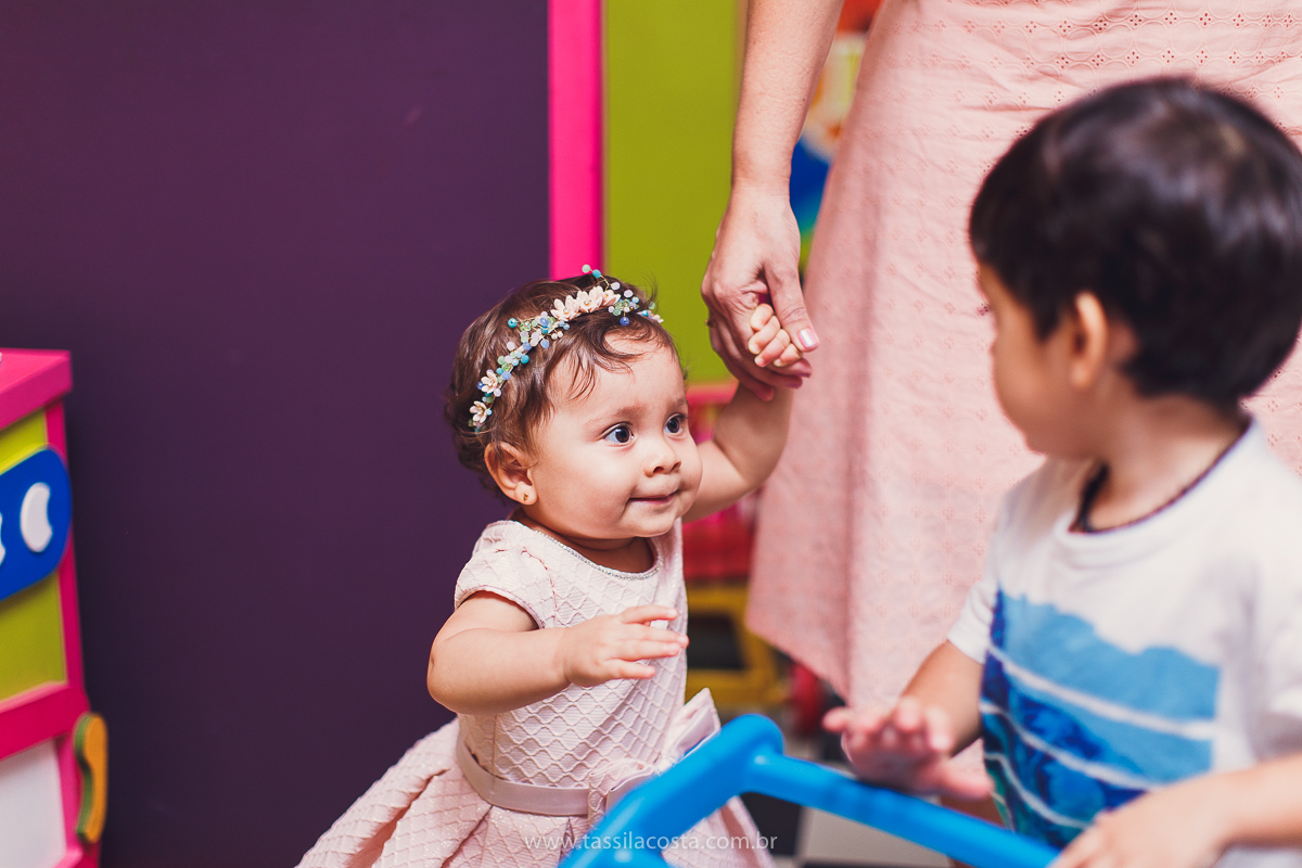 festa infantil linda, feita na casa de festa Zueira, na Praia da Costa, Vila Velha ES. Tássila Costa fotografia, Luísa 1 ano, fotografia de festa infantil na Praia da Costa