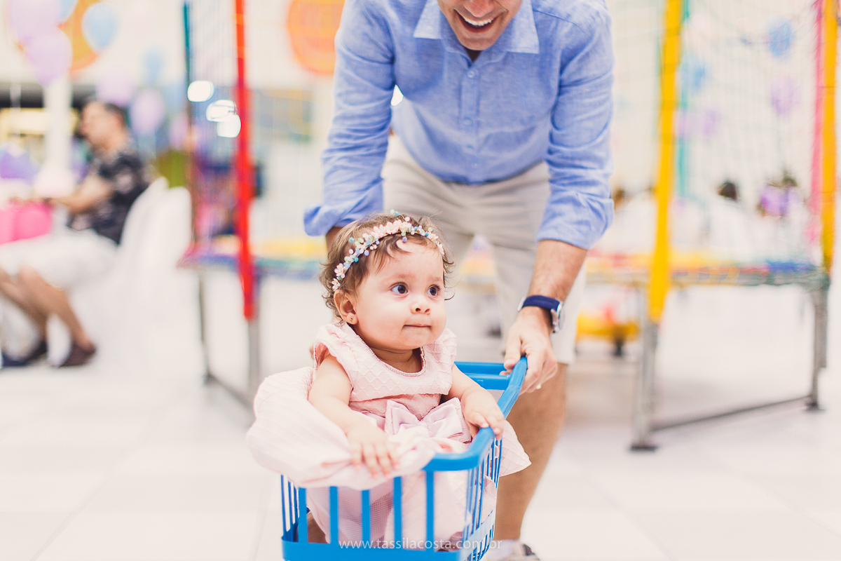 festa infantil linda, feita na casa de festa Zueira, na Praia da Costa, Vila Velha ES. Tássila Costa fotografia, Luísa 1 ano, fotografia de festa infantil na Praia da Costa