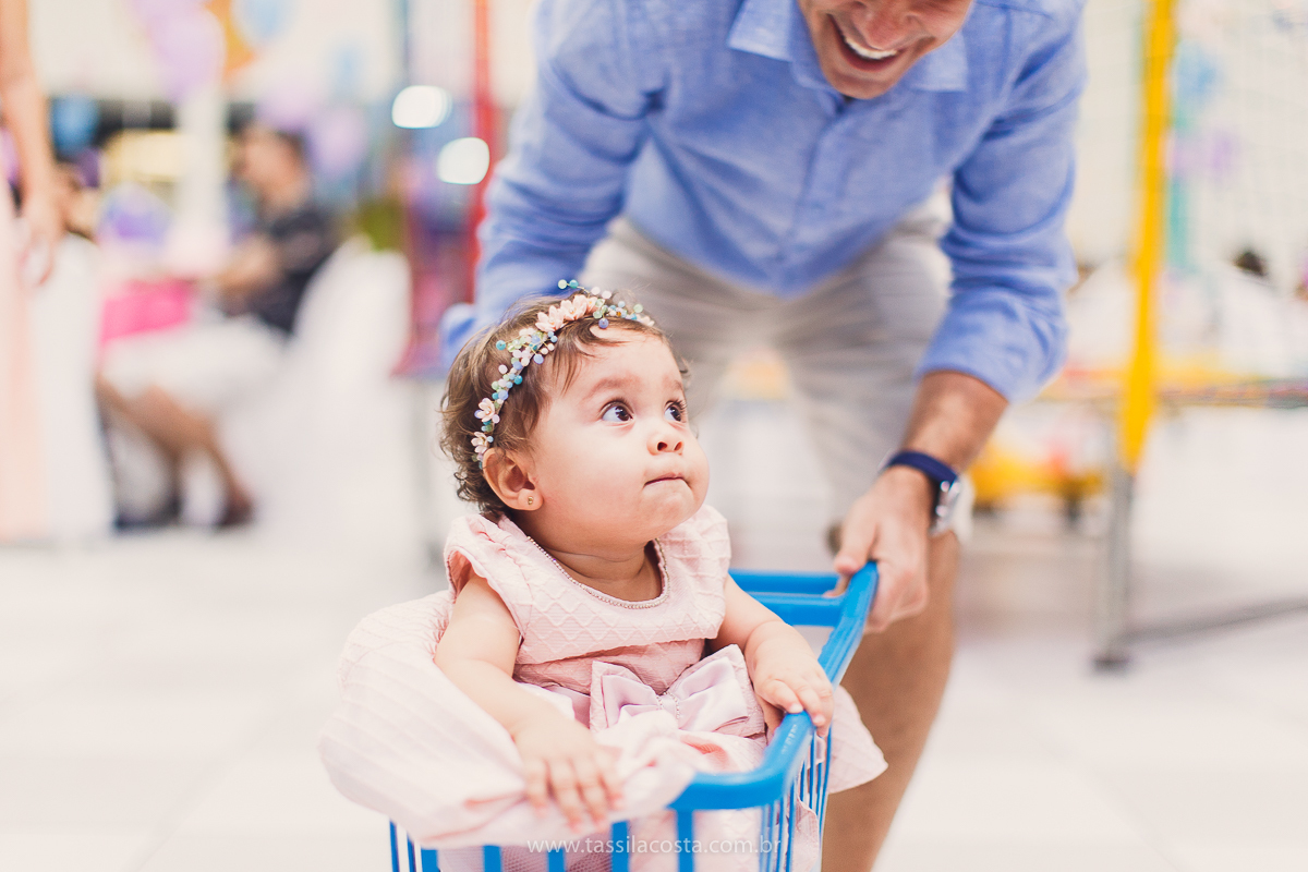 festa infantil linda, feita na casa de festa Zueira, na Praia da Costa, Vila Velha ES. Tássila Costa fotografia, Luísa 1 ano, fotografia de festa infantil na Praia da Costa