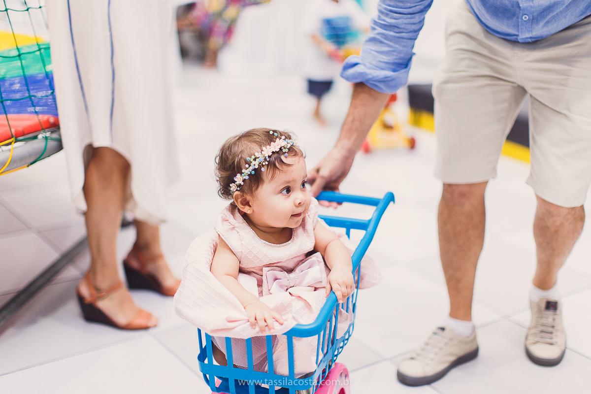 festa infantil linda, feita na casa de festa Zueira, na Praia da Costa, Vila Velha ES. Tássila Costa fotografia, Luísa 1 ano, fotografia de festa infantil na Praia da Costa