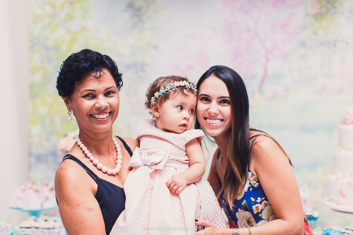 festa infantil linda, feita na casa de festa Zueira, na Praia da Costa, Vila Velha ES. Tássila Costa fotografia, Luísa 1 ano, fotografia de festa infantil na Praia da Costa