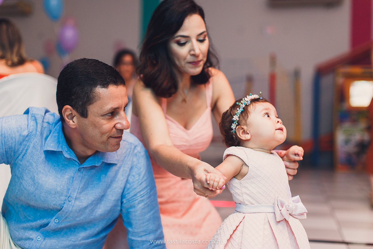 festa infantil linda, feita na casa de festa Zueira, na Praia da Costa, Vila Velha ES. Tássila Costa fotografia, Luísa 1 ano, fotografia de festa infantil na Praia da Costa