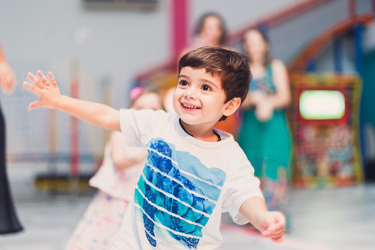 festa infantil linda, feita na casa de festa Zueira, na Praia da Costa, Vila Velha ES. Tássila Costa fotografia, Luísa 1 ano, fotografia de festa infantil na Praia da Costa