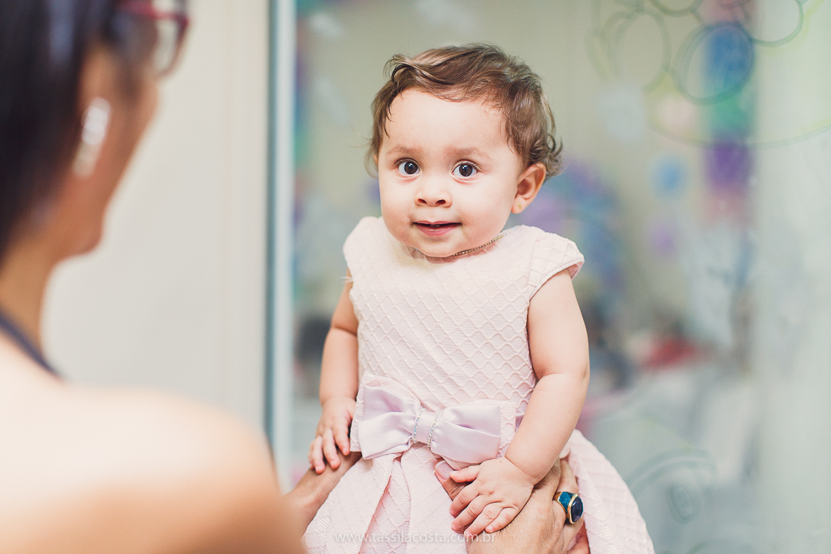 festa infantil linda, feita na casa de festa Zueira, na Praia da Costa, Vila Velha ES. Tássila Costa fotografia, Luísa 1 ano, fotografia de festa infantil na Praia da Costa