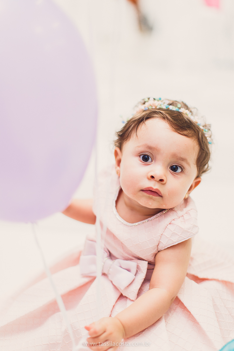 festa infantil linda, feita na casa de festa Zueira, na Praia da Costa, Vila Velha ES. Tássila Costa fotografia, Luísa 1 ano, fotografia de festa infantil na Praia da Costa