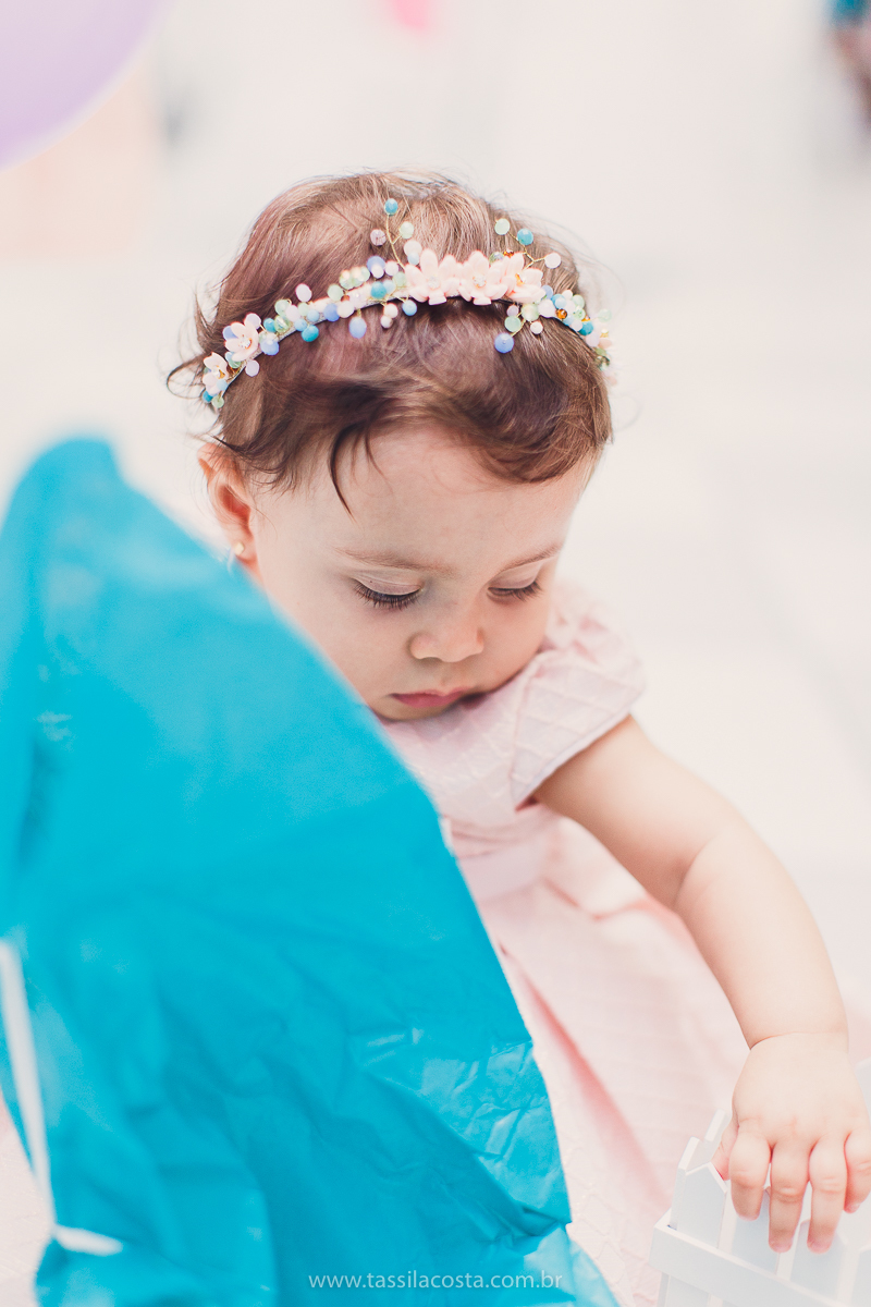 festa infantil linda, feita na casa de festa Zueira, na Praia da Costa, Vila Velha ES. Tássila Costa fotografia, Luísa 1 ano, fotografia de festa infantil na Praia da Costa