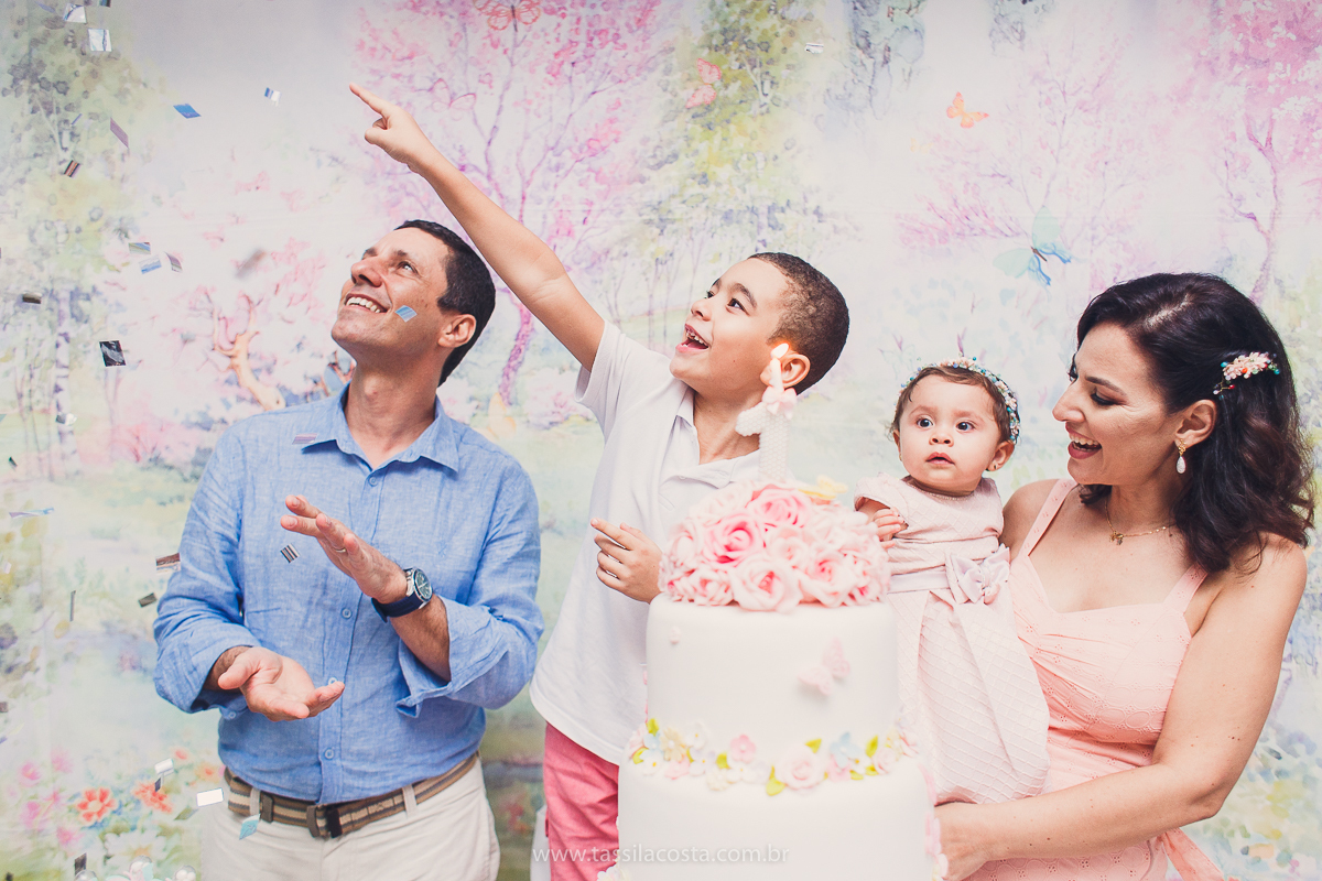 festa infantil linda, feita na casa de festa Zueira, na Praia da Costa, Vila Velha ES. Tássila Costa fotografia, Luísa 1 ano, fotografia de festa infantil na Praia da Costa