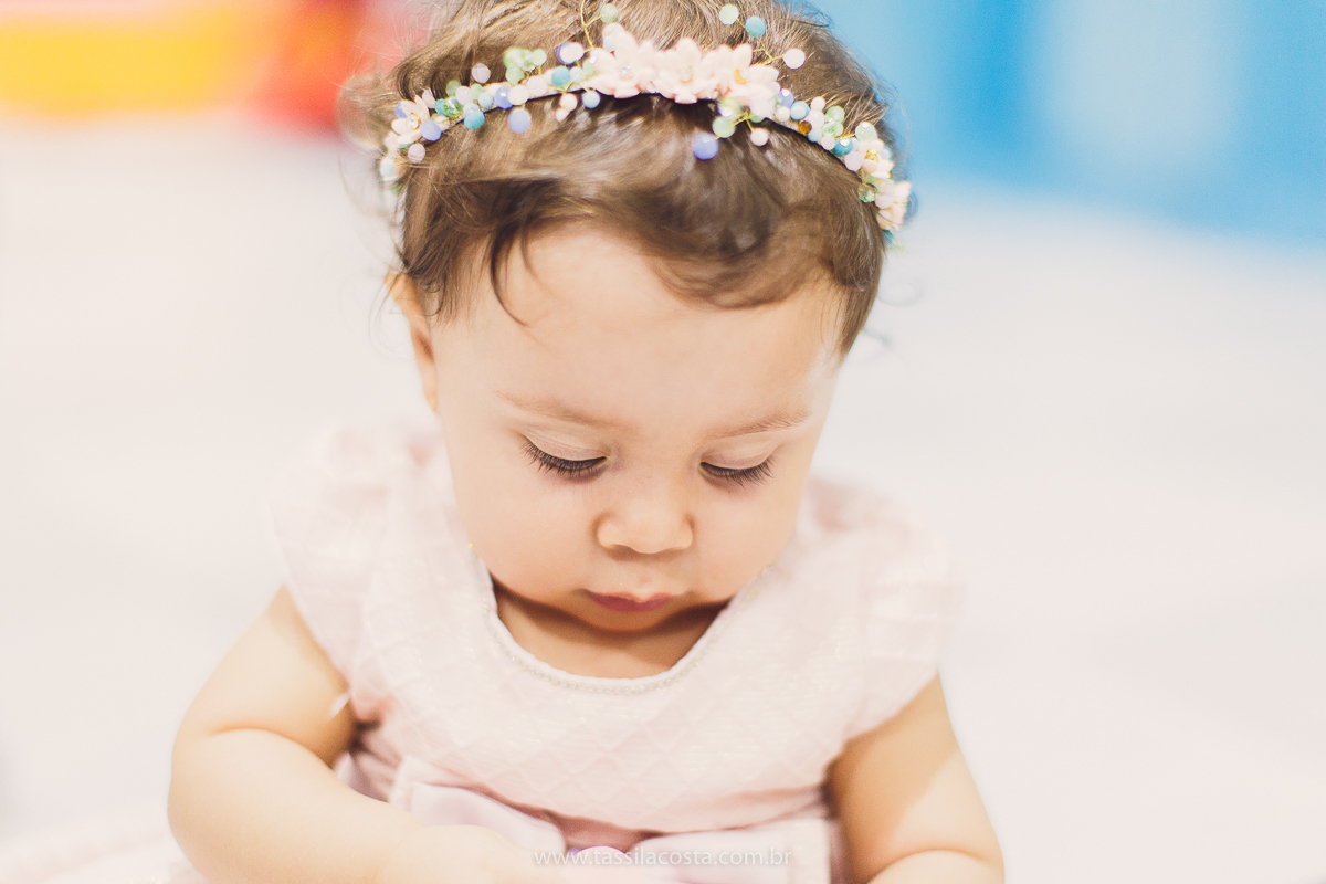 festa infantil linda, feita na casa de festa Zueira, na Praia da Costa, Vila Velha ES. Tássila Costa fotografia, Luísa 1 ano, fotografia de festa infantil na Praia da Costa