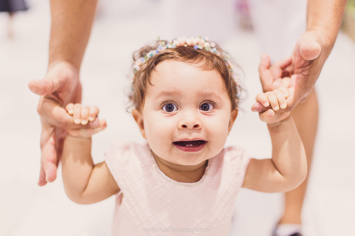 festa infantil linda, feita na casa de festa Zueira, na Praia da Costa, Vila Velha ES. Tássila Costa fotografia, Luísa 1 ano, fotografia de festa infantil na Praia da Costa