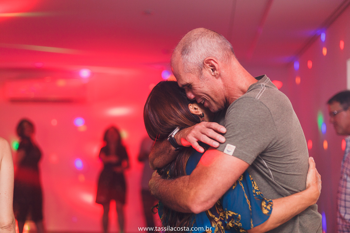 Danuza 50 anos, fotos lindas de aniversário de 50 anos, fotografia de festa de 50 anos na Praia da Costa em Vila Velha ES, fotos lindas, Tássila Costa fotografia, decoração linda para festa de adulto, Tássila Costa fotografia