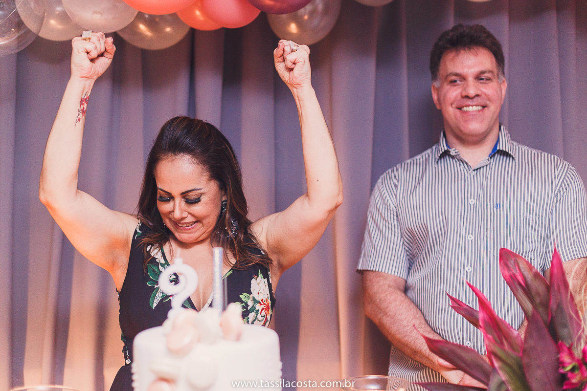 Danuza 50 anos, fotos lindas de aniversário de 50 anos, fotografia de festa de 50 anos na Praia da Costa em Vila Velha ES, fotos lindas, Tássila Costa fotografia, decoração linda para festa de adulto, Tássila Costa fotografia