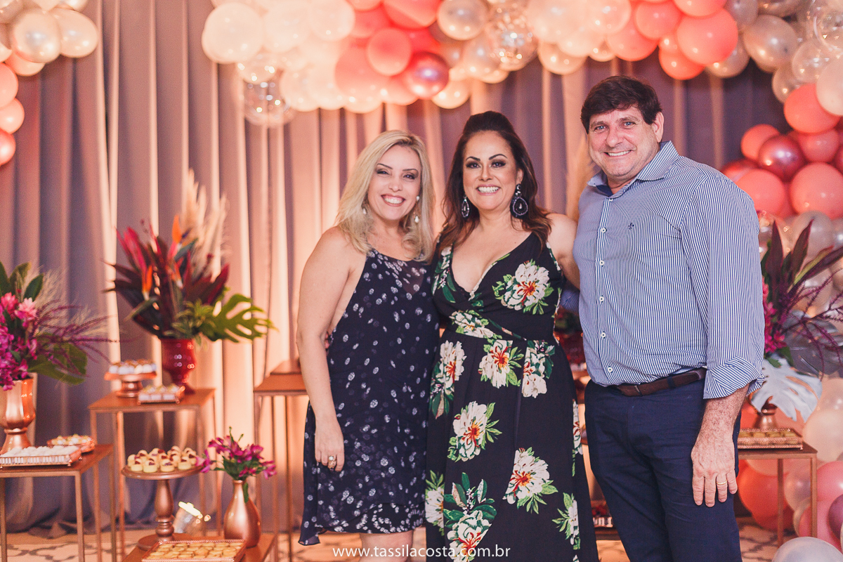 Danuza 50 anos, fotos lindas de aniversário de 50 anos, fotografia de festa de 50 anos na Praia da Costa em Vila Velha ES, fotos lindas, Tássila Costa fotografia, decoração linda para festa de adulto, Tássila Costa fotografia