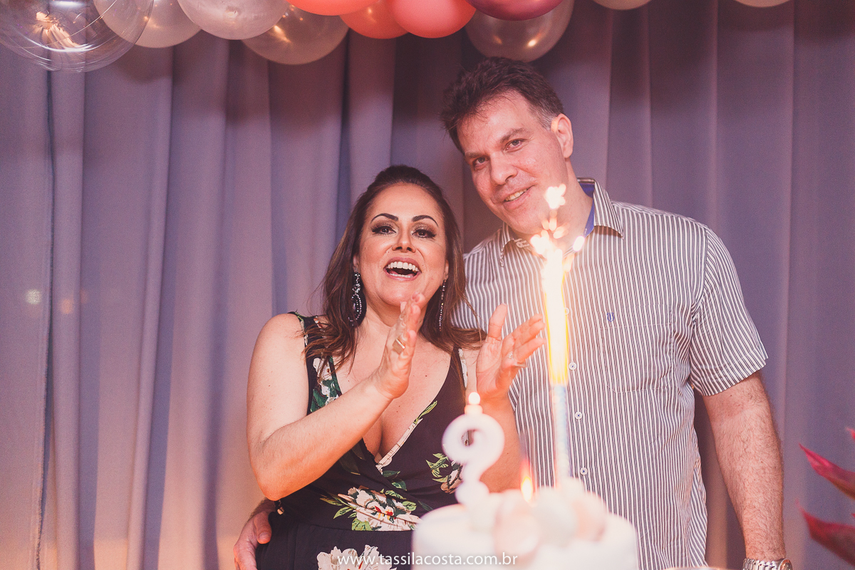 Danuza 50 anos, fotos lindas de aniversário de 50 anos, fotografia de festa de 50 anos na Praia da Costa em Vila Velha ES, fotos lindas, Tássila Costa fotografia, decoração linda para festa de adulto, Tássila Costa fotografia