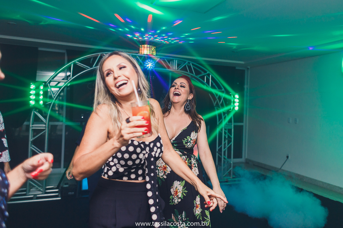 Danuza 50 anos, fotos lindas de aniversário de 50 anos, fotografia de festa de 50 anos na Praia da Costa em Vila Velha ES, fotos lindas, Tássila Costa fotografia, decoração linda para festa de adulto, Tássila Costa fotografia