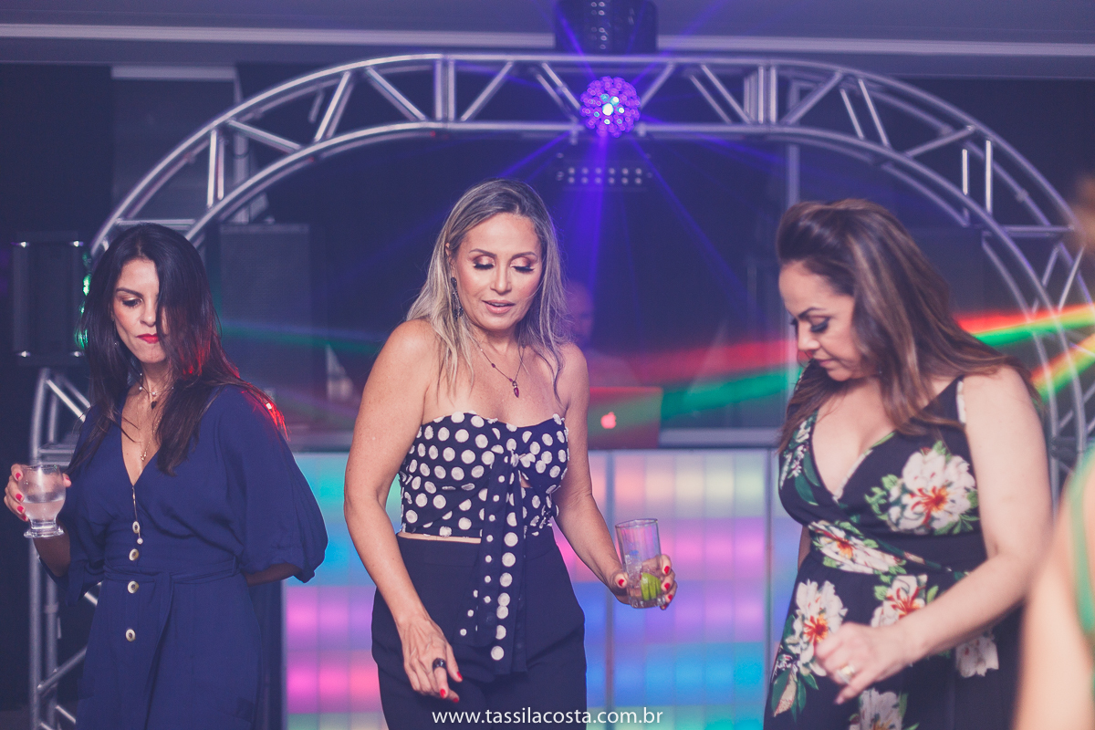 Danuza 50 anos, fotos lindas de aniversário de 50 anos, fotografia de festa de 50 anos na Praia da Costa em Vila Velha ES, fotos lindas, Tássila Costa fotografia, decoração linda para festa de adulto, Tássila Costa fotografia