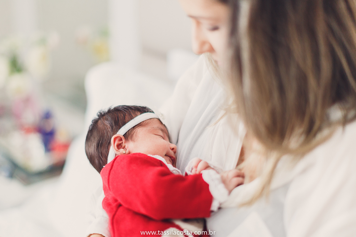 fotos de bebê, quarto montessoriano para bebê recém nascida, fotos lindas de bebê, Sofia chegou, ensaio newborn lifestyle, fotografia de família com bebê recém nascido, cachorros e bebê recém nascido, fotos com cachorros e bebê recém nascido, Tássila cost