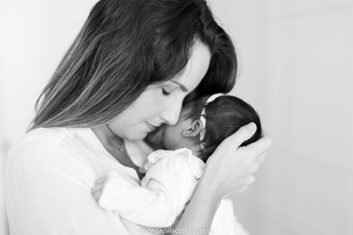 fotos de bebê, quarto montessoriano para bebê recém nascida, fotos lindas de bebê, Sofia chegou, ensaio newborn lifestyle, fotografia de família com bebê recém nascido, cachorros e bebê recém nascido, fotos com cachorros e bebê recém nascido, Tássila cost