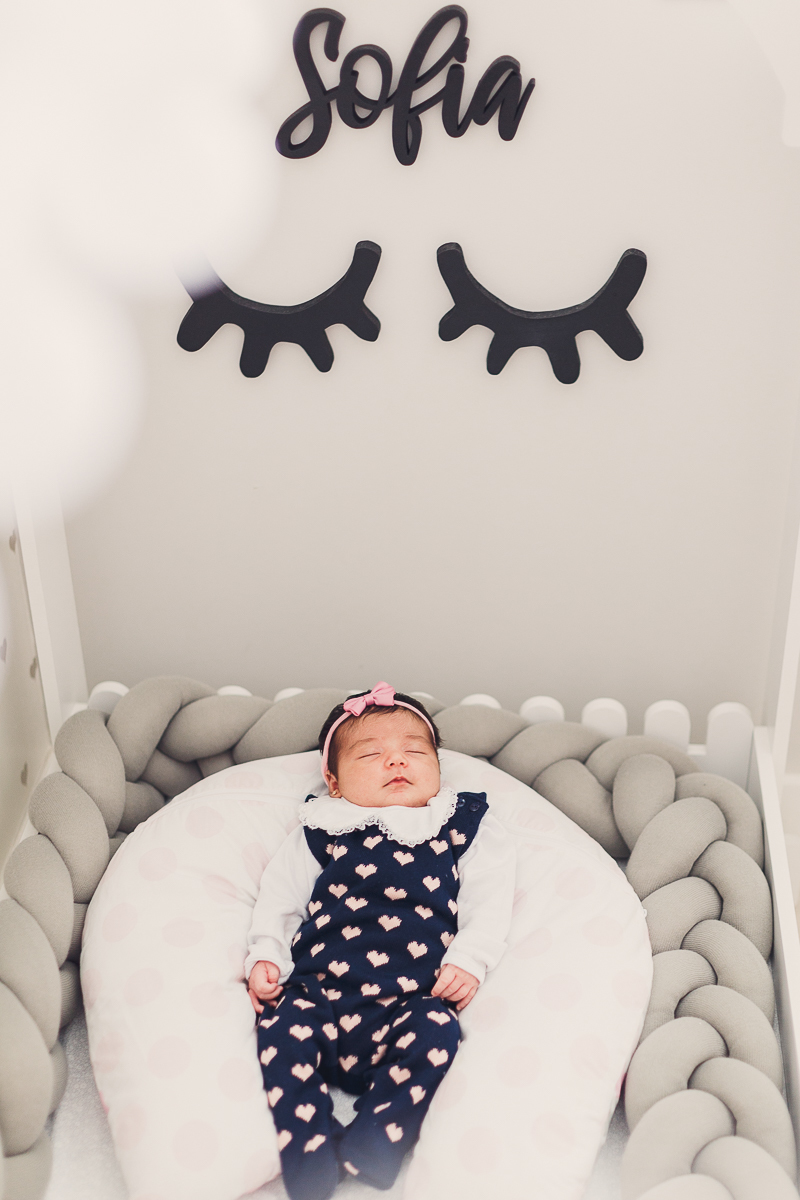 fotos de bebê, quarto montessoriano para bebê recém nascida, fotos lindas de bebê, Sofia chegou, ensaio newborn lifestyle, fotografia de família com bebê recém nascido, cachorros e bebê recém nascido, fotos com cachorros e bebê recém nascido, Tássila cost