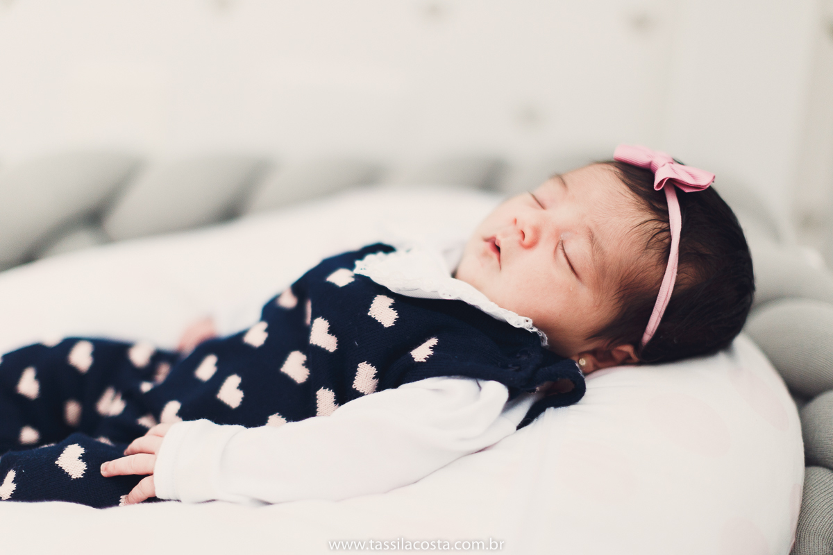 fotos de bebê, quarto montessoriano para bebê recém nascida, fotos lindas de bebê, Sofia chegou, ensaio newborn lifestyle, fotografia de família com bebê recém nascido, cachorros e bebê recém nascido, fotos com cachorros e bebê recém nascido, Tássila cost